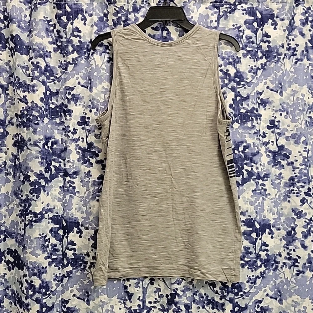 Like New Disney's Mickey Mouse Tank Top 🌈 - Picture 4 of 4